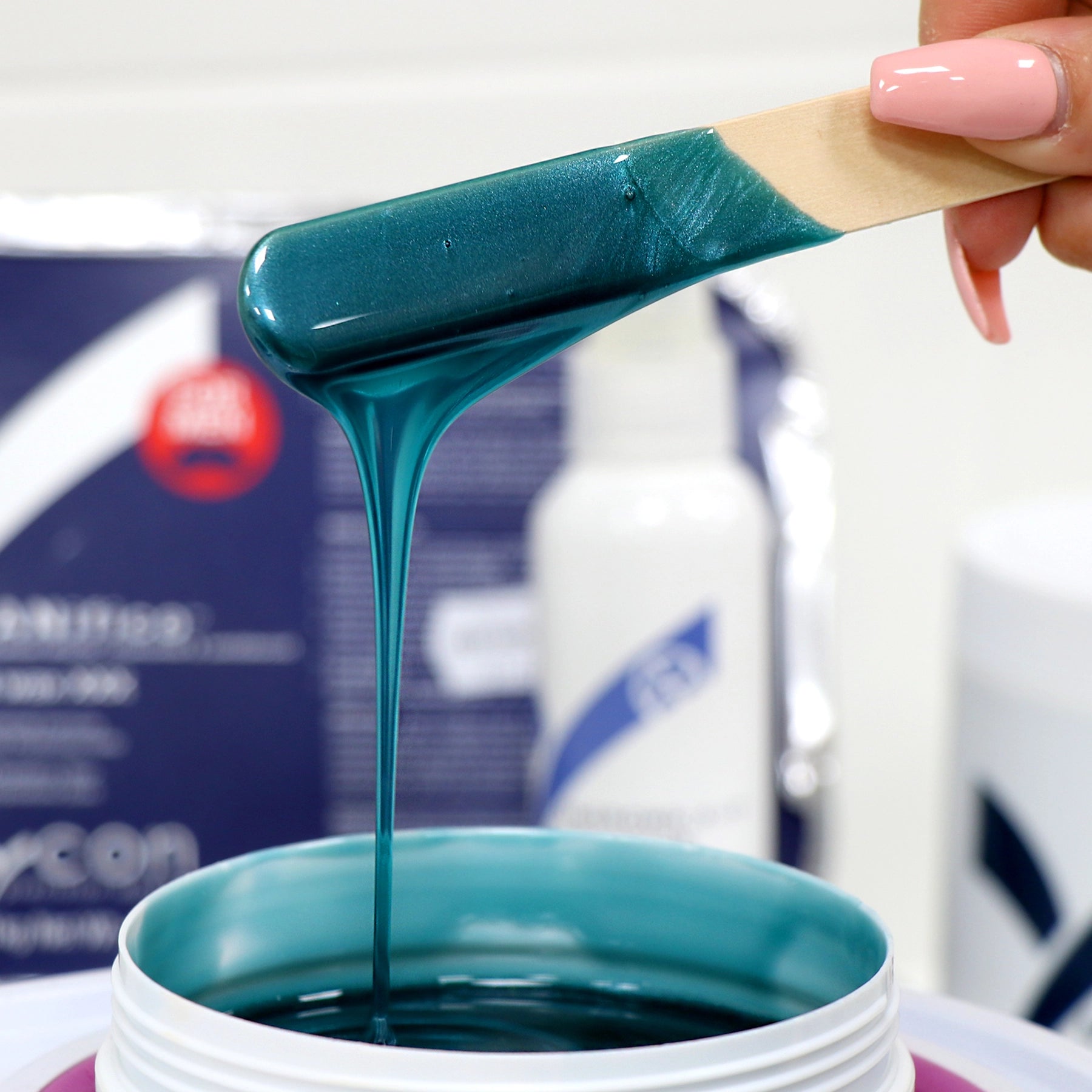 MANifico Strip Wax in heater