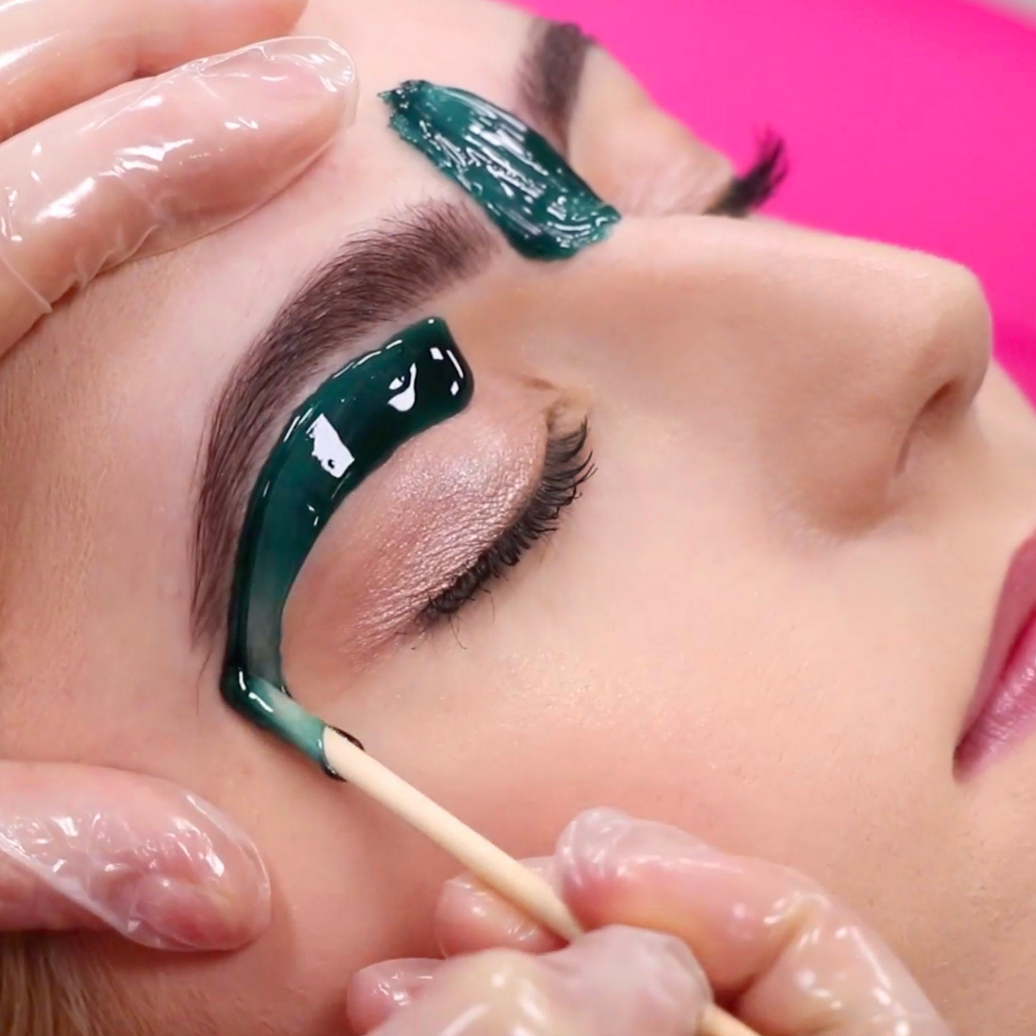 5 Reasons Hot Wax is Ideal for Sensitive Skin in Professional Treatments