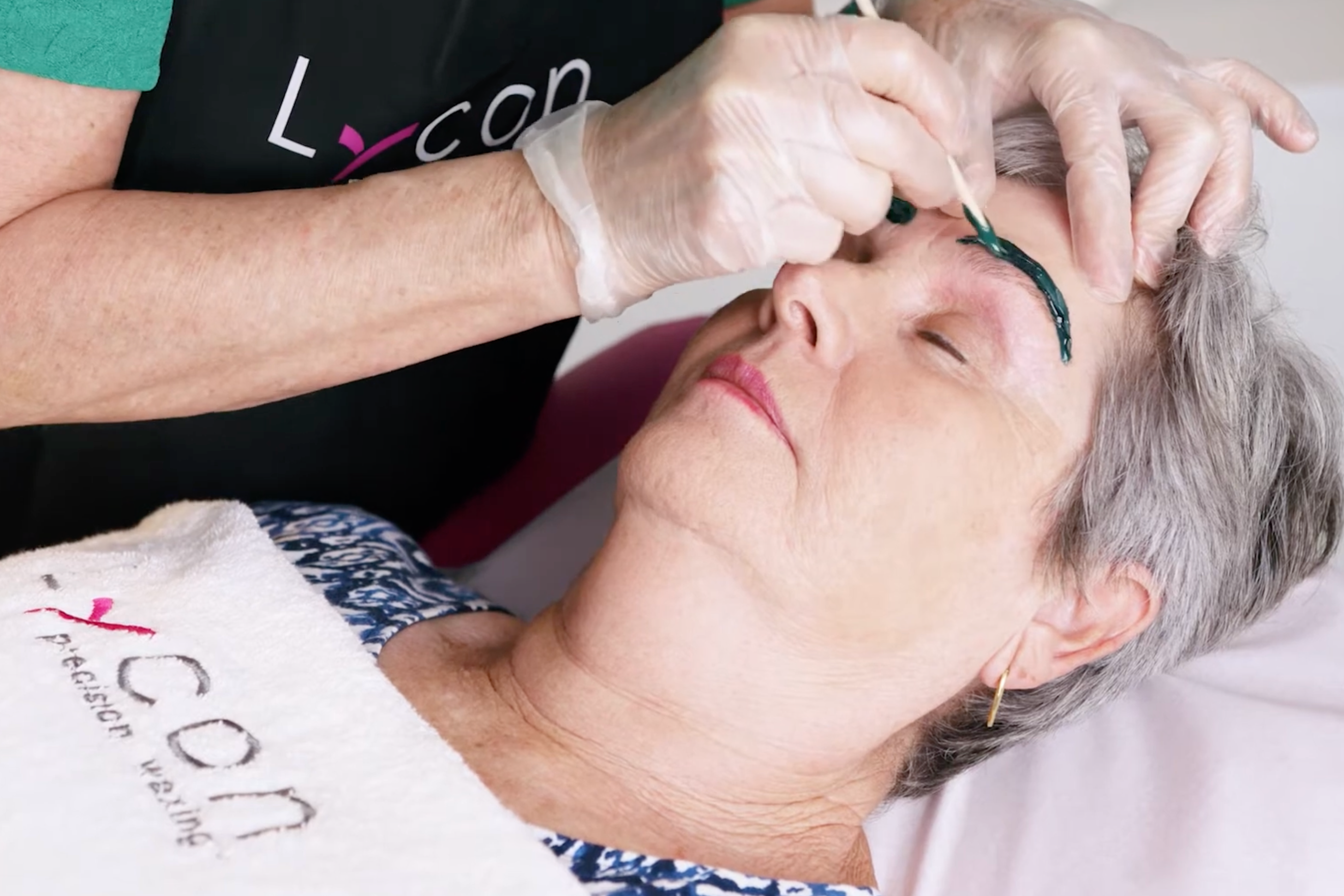 Face Waxing with LYCOjet Eyebrow Wax
