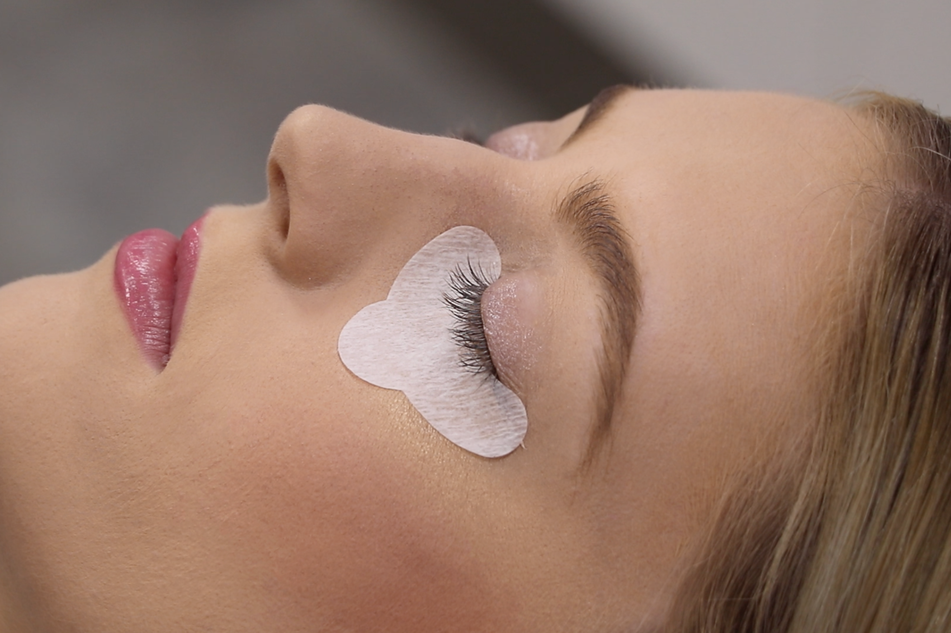 Eyelash tinting with Lycocil